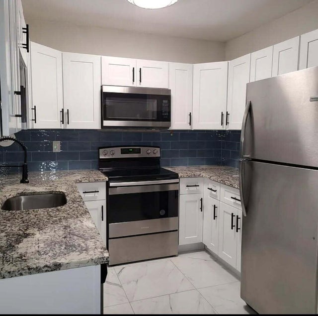 3 of 10 - 2340 Avenue M, Riviera Beach, FL