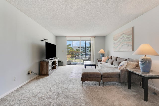5 of 12 - 6698 10th Av N #205, Lake Worth, FL