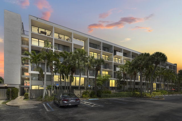 2 of 35 - 1830 Embassy Drive #607, West Palm Beach, FL