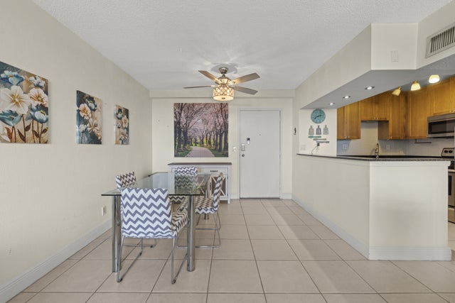 5 of 35 - 1830 Embassy Drive #607, West Palm Beach, FL