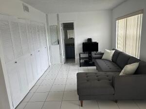 4 of 6 - 182 N Lake Frances Dr, West Palm Beach, FL