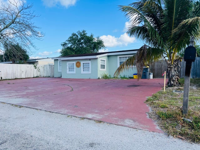 2 of 16 - 4219 N Browning Drive N, West Palm Beach, FL