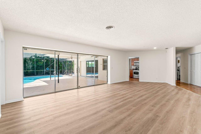 5 of 39 - 4186 Oak St, Palm Beach Gardens, FL