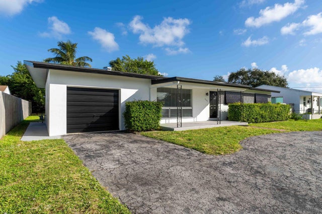 2 of 28 - 2607 Wiley St, Hollywood, FL