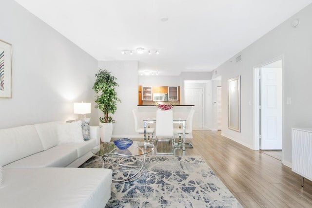 2 of 25 - 802 W Windward 206 Wy #206, Lantana, FL