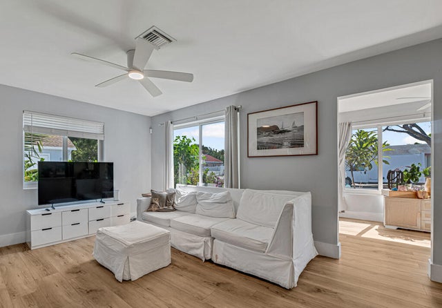 4 of 42 - 923 N H Street, Lake Worth Beach, FL