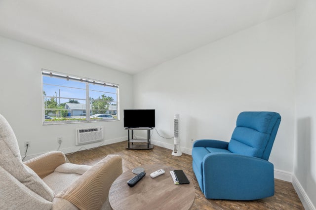1 of 10 - 2111 Ne 56th St #106, Fort Lauderdale, FL