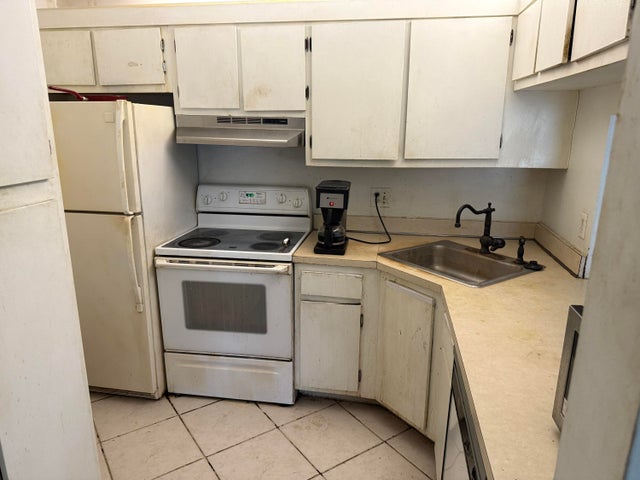 4 of 12 - 1009 Green Pine Blvd #e1, West Palm Beach, FL