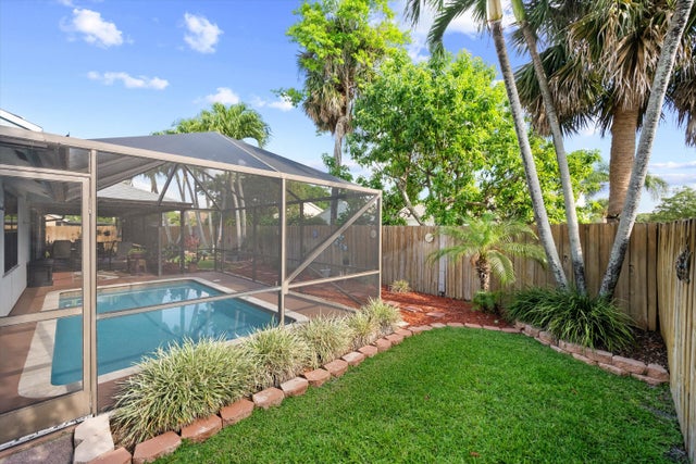 5 of 46 - 141 Roycourt Cir, Royal Palm Beach, FL