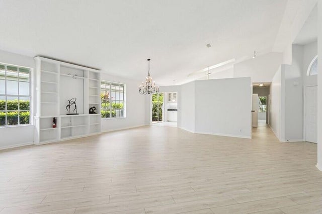 4 of 29 - 12921 Oak Knoll Drive, Palm Beach Gardens, FL