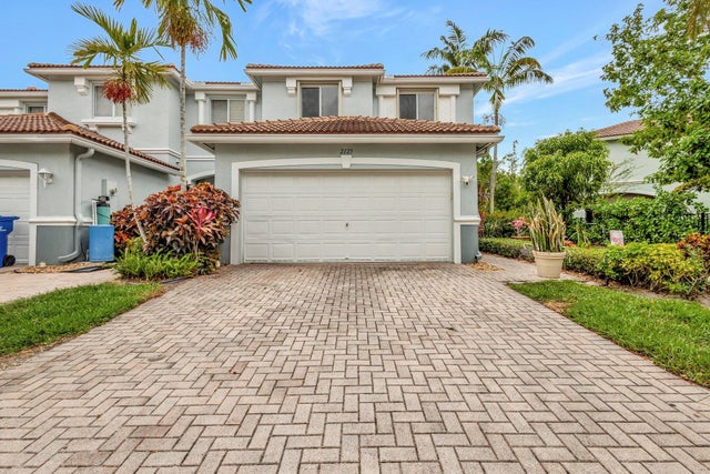 1 of 33 - 2125 Oakmont Dr, Riviera Beach, FL