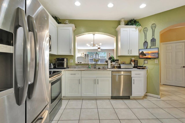 3 of 33 - 2125 Oakmont Dr, Riviera Beach, FL
