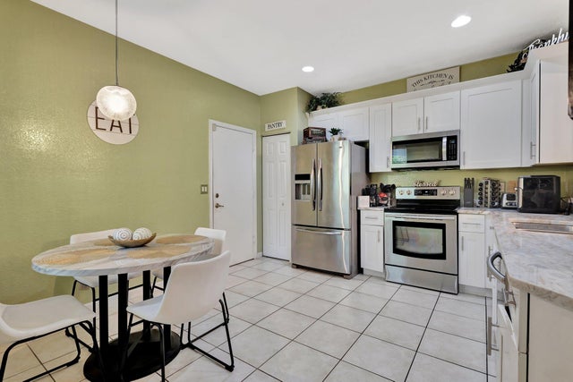 4 of 33 - 2125 Oakmont Dr, Riviera Beach, FL