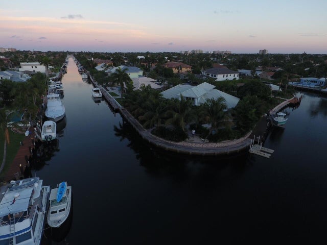 4 of 45 - 2311 Ne 47 St, Lighthouse Point, FL