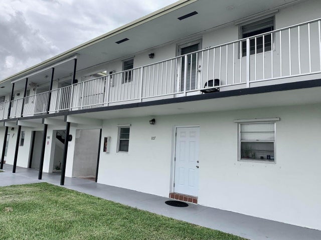 2 of 19 - 1113 Lake Terrace, Boynton Beach, FL
