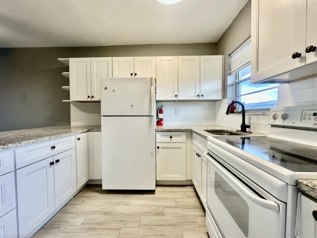 3 of 19 - 1113 Lake Terrace, Boynton Beach, FL
