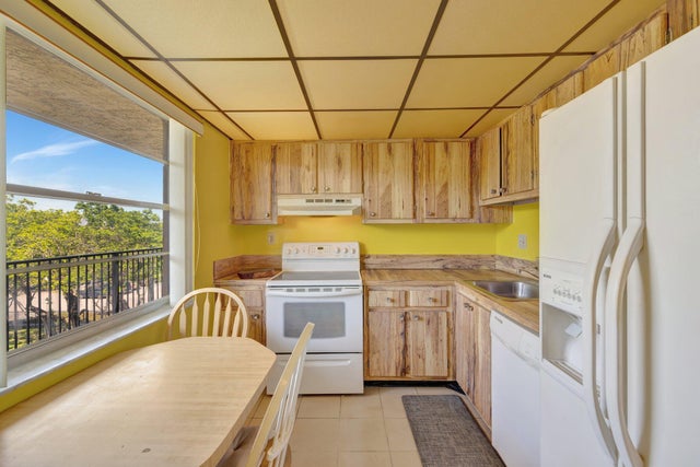 3 of 58 - 3301 Nw 47th Terrace #410, Lauderdale Lakes, FL