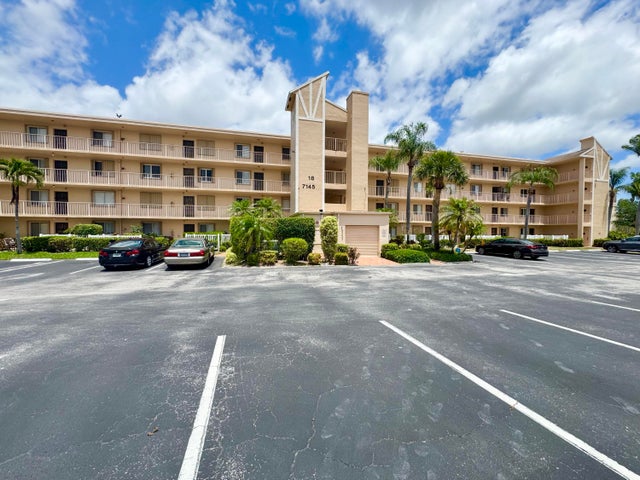 1 of 35 - 7145 Huntington Lane #102, Delray Beach, FL