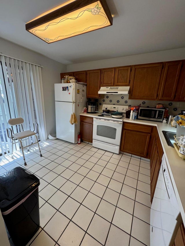 4 of 22 - 320 Elmira Court, Royal Palm Beach, FL