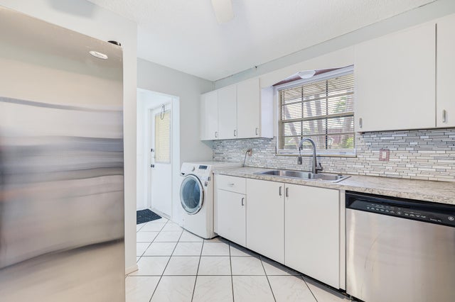 4 of 23 - 114 Amherst Lane, Lake Worth, FL