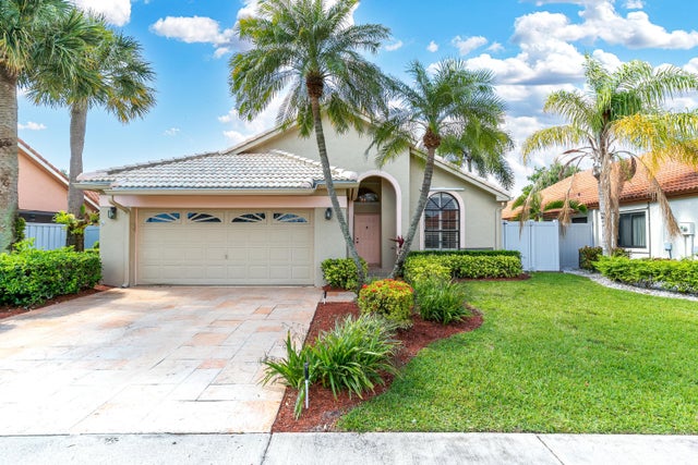 1 of 32 - 176 Executive Cir, Boynton Beach, FL