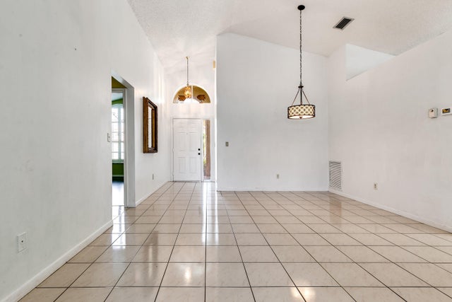 4 of 32 - 176 Executive Cir, Boynton Beach, FL