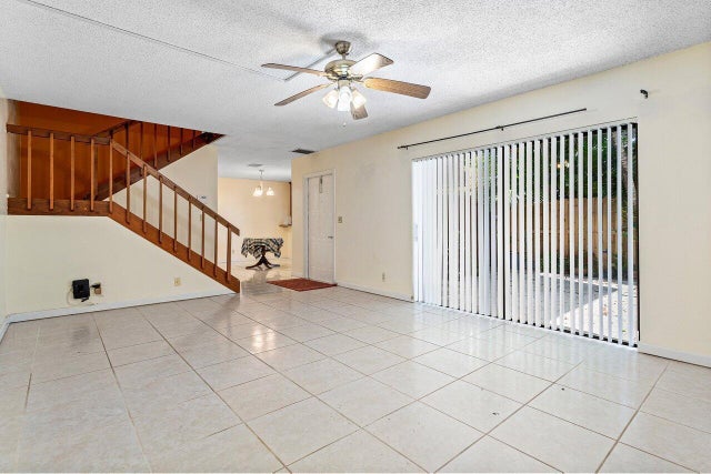 2 of 18 - 853 Springdale Cir, Palm Springs, FL