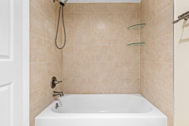 5 of 18 - 853 Springdale Cir, Palm Springs, FL