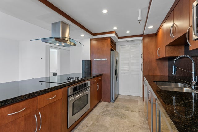 4 of 52 - 859 Jeffery St #111, Boca Raton, FL