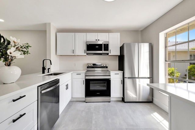 3 of 24 - 551 Covered Bridge Blvd, Lake Worth, FL