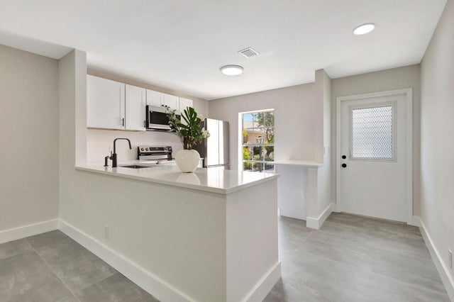 5 of 24 - 551 Covered Bridge Blvd, Lake Worth, FL