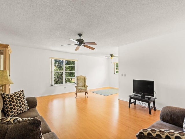4 of 15 - 23 Lake Vista 207 Trail W #207, Port Saint Lucie, FL