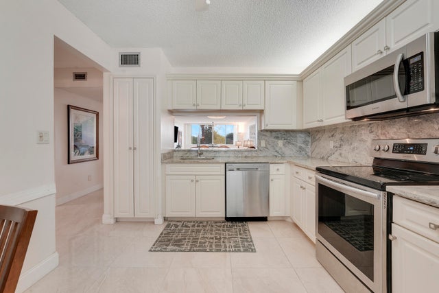 4 of 13 - 6698 10th Avenue N #320, Lake Worth, FL