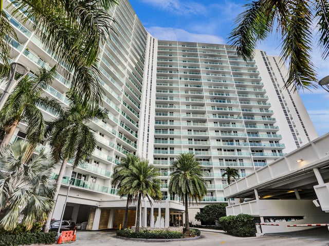 2 of 31 - 100 Bayview Drive #1125, Sunny Isles Beach, FL