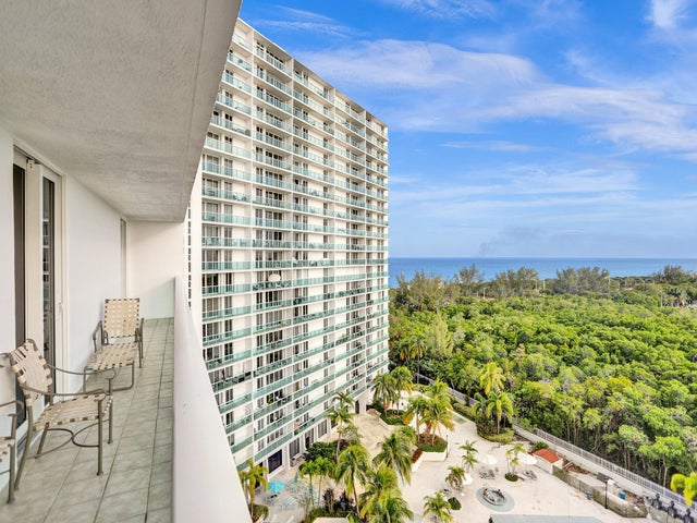 4 of 31 - 100 Bayview Drive #1125, Sunny Isles Beach, FL