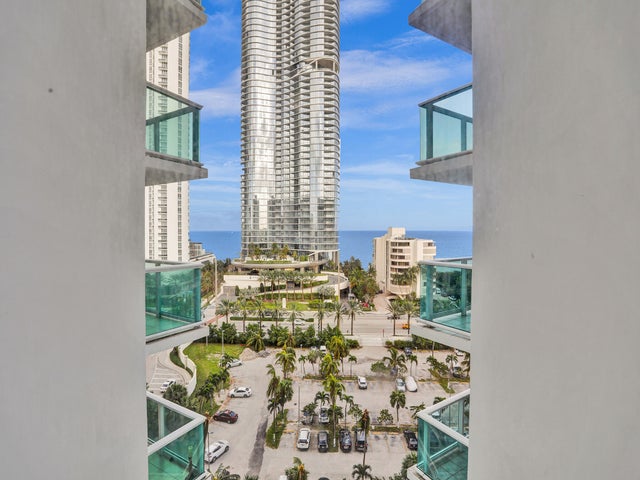 5 of 31 - 100 Bayview Drive #1125, Sunny Isles Beach, FL