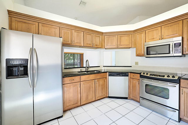 9 Via De Casas Sur #203, Boynton Beach