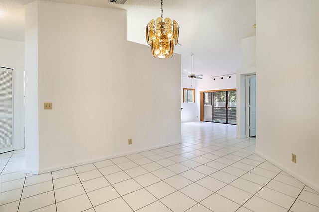 4 of 14 - 9 Via De Casas Sur #203, Boynton Beach, FL