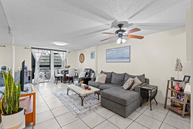 2 of 33 - 896 N Federal Hwy #121, Lantana, FL