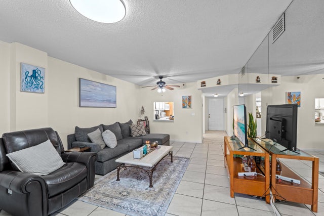 3 of 33 - 896 N Federal Hwy #121, Lantana, FL