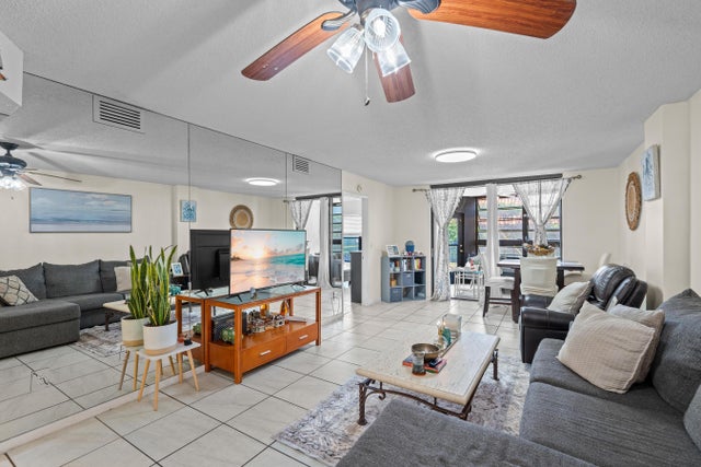 4 of 33 - 896 N Federal Hwy #121, Lantana, FL
