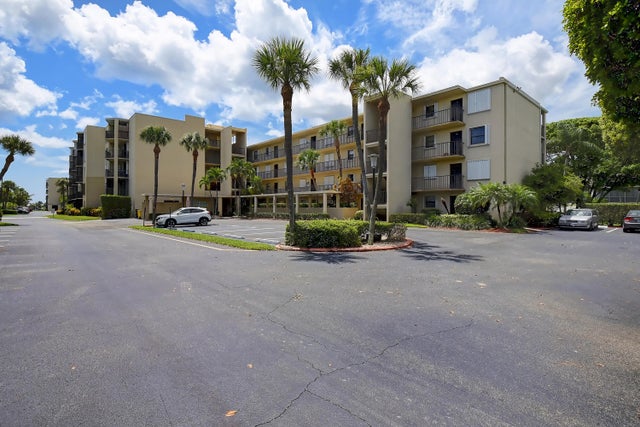 2 of 37 - 890 N Federal Highway #206, Lantana, FL