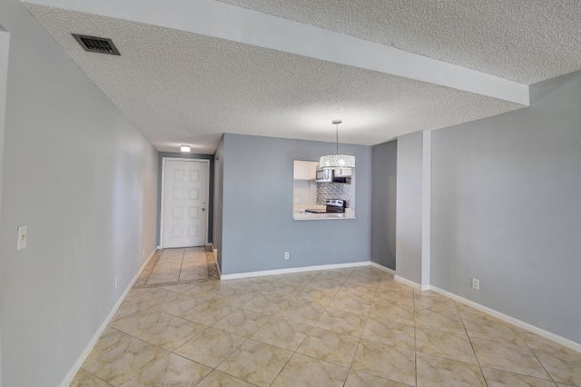 4 of 37 - 890 N Federal Highway #206, Lantana, FL