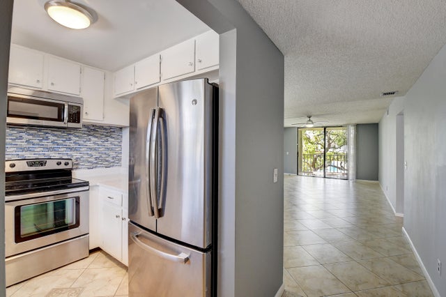 5 of 37 - 890 N Federal Highway #206, Lantana, FL
