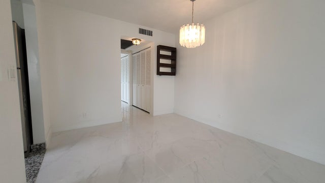 4 of 51 - 405 Windsor R, West Palm Beach, FL