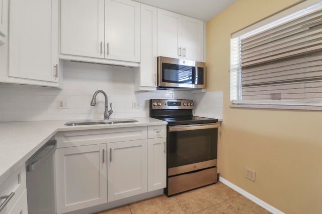 3 of 17 - 12016 Greenway Circle S #204, Royal Palm Beach, FL