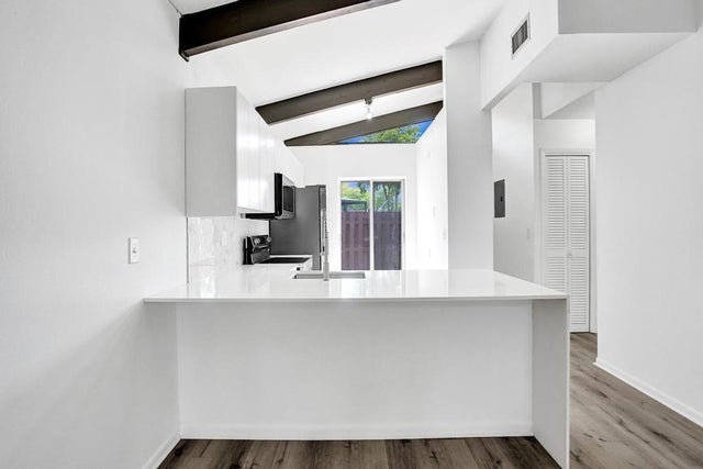 4 of 41 - 107 Fox Rd #4-39, Hollywood, FL