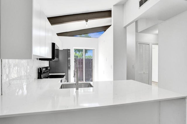 5 of 41 - 107 Fox Rd #4-39, Hollywood, FL