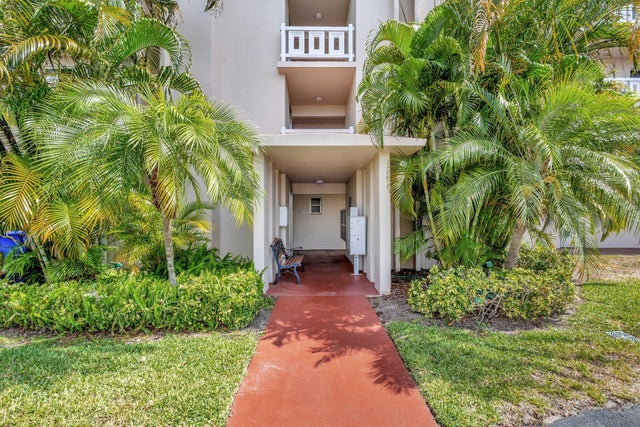 3 of 34 - 2669 S Garden Dr S #401, Lake Worth, FL