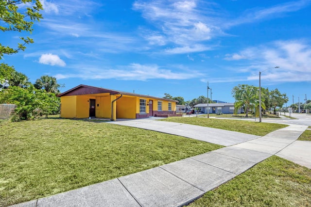 3 of 31 - 1500 W 13th St W, Riviera Beach, FL